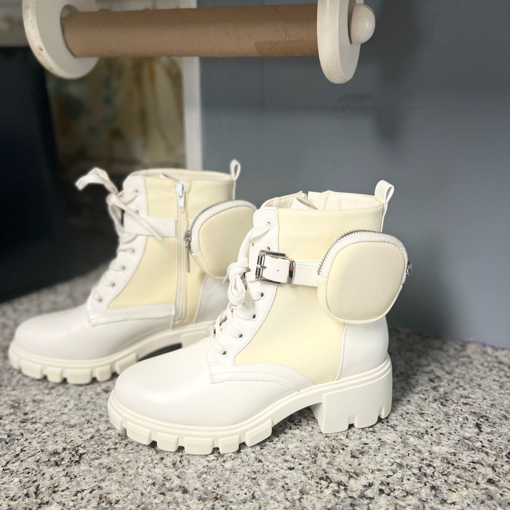 NEW$shoe dazzle, white boots with pockets size 9